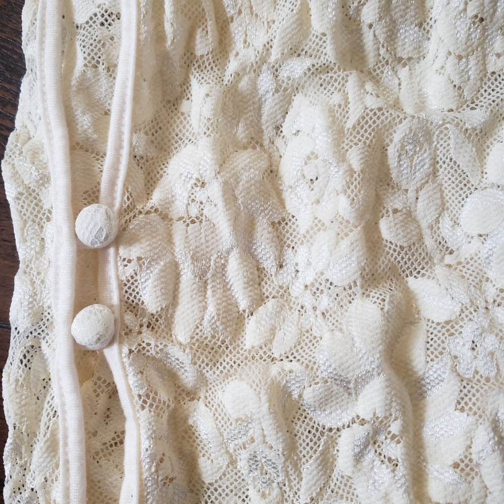 Carlotte Russe | Medium | Cream Lace Crop Top - Picture 4 of 7